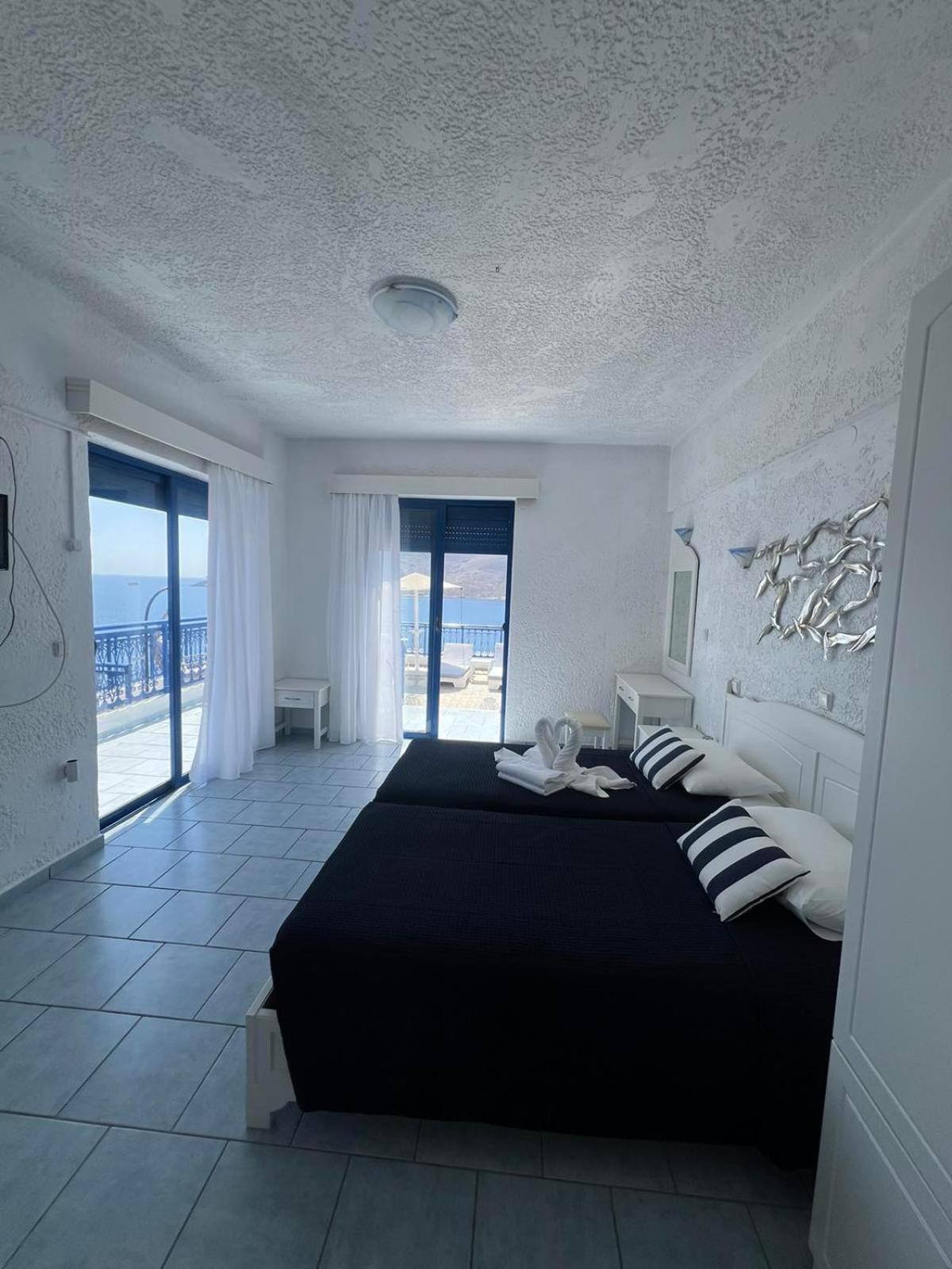 Marinas Studios Livadia  객실 사진