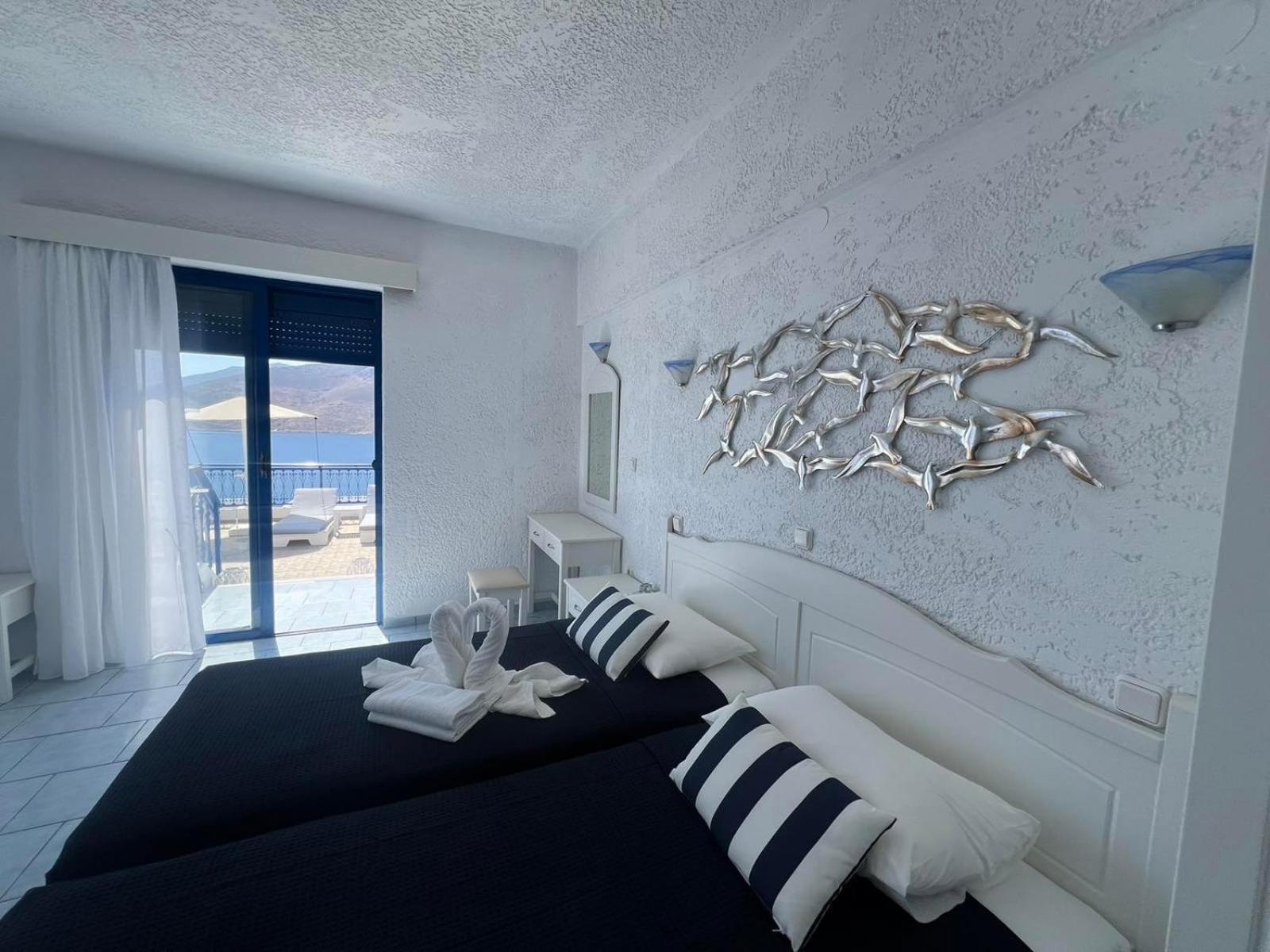 Marinas Studios Livadia  객실 사진